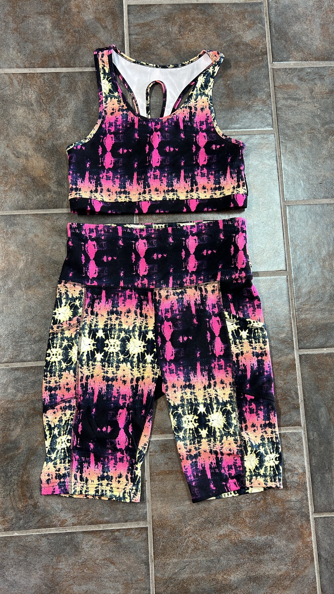 The SHAWTY ACTIVE SET (Fuchsia/Multi)