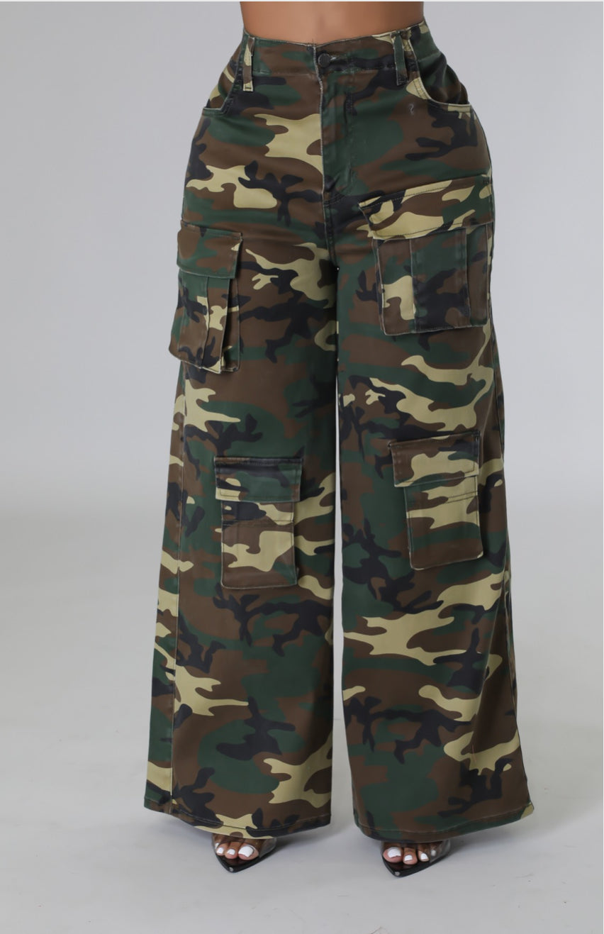The NO LIMIT Fatigue Cargo Pants (Camo)