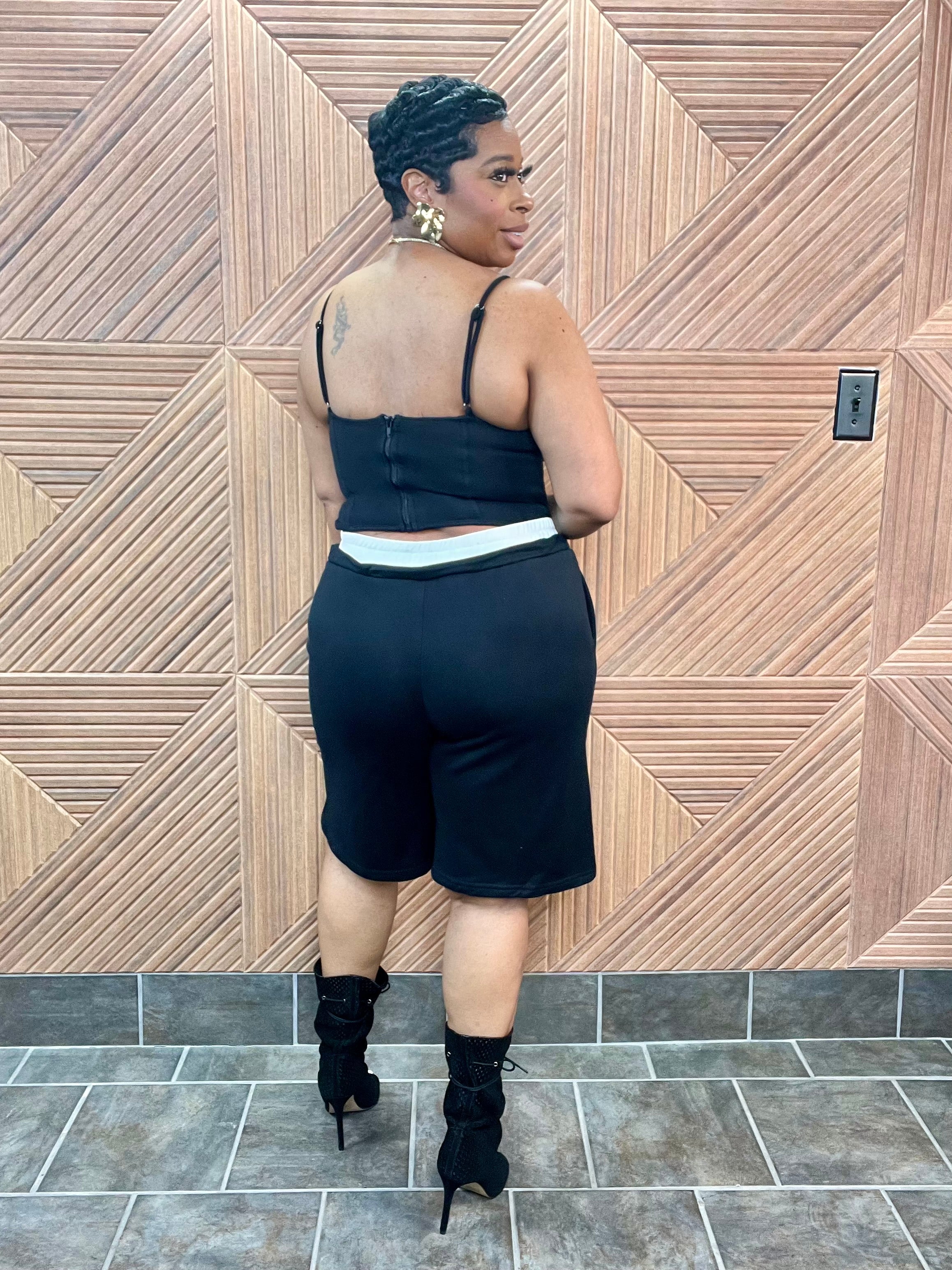 Model Off-Duty Set (Black/White)