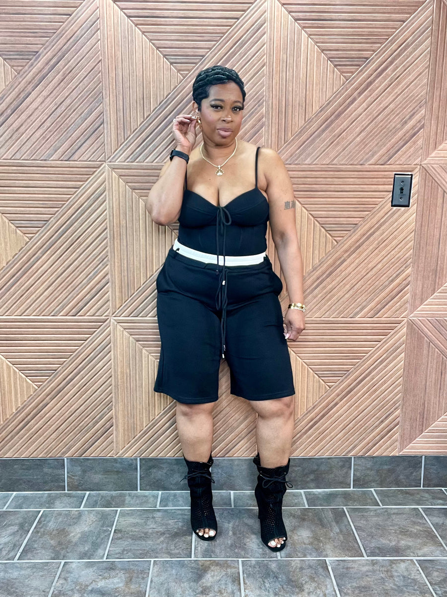 Model Off-Duty Set (Black/White)