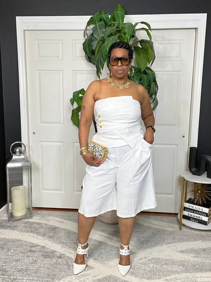 The Luxe Line Bermuda Shorts (Off white)