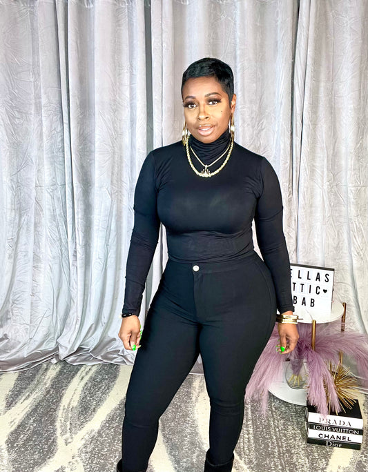The RAVEN Turtleneck Top (Black)